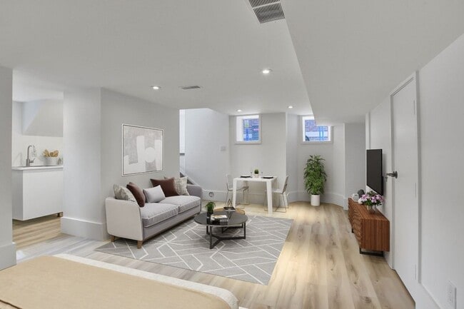 Bachelor Apartment in Coveted Humewood Dis in Toronto, ON - Building Photo - Building Photo