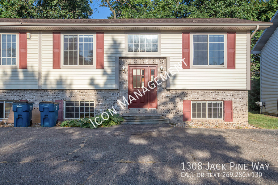 1308 Jack Pine Way in Kalamazoo, MI - Foto de edificio