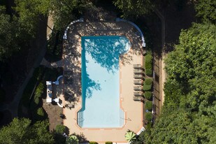 Perimeter Circle in Sandy Springs, GA - Building Photo