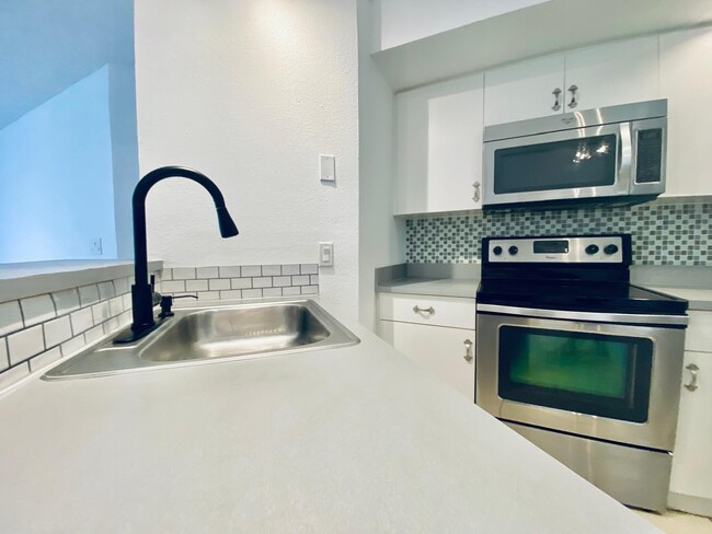 3310 Pinewalk Dr N in Margate, FL - Building Photo - Building Photo