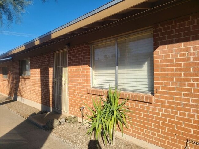 property at 3736 E Fairmount St