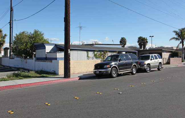 Green Lantern Mobile Home Park in Cudahy, CA - Building Photo - Building Photo