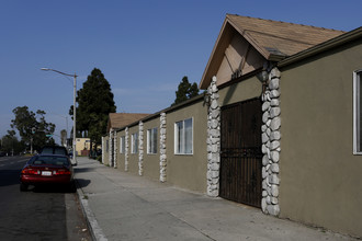 2260 Santa Fe Ave in Long Beach, CA - Building Photo - Building Photo