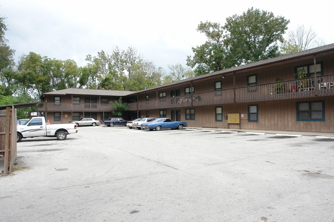 Whispering Winds Apartments in Daytona Beach, FL - Building Photo - Building Photo