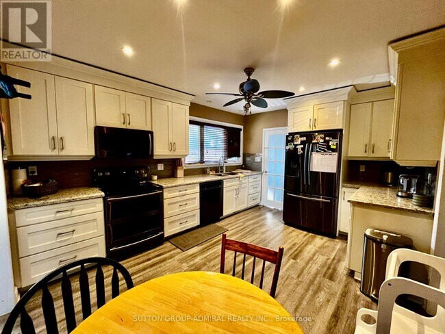 7468 Wanless St in Niagara Falls, ON - Building Photo - Building Photo