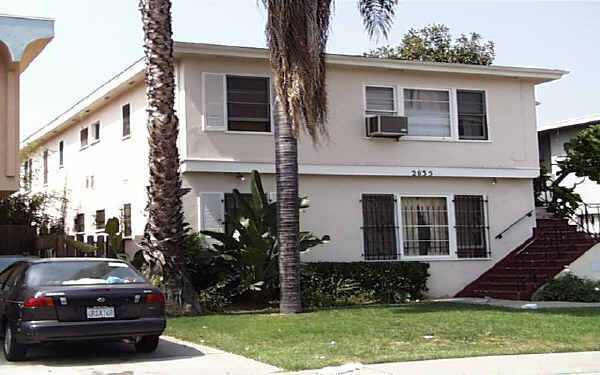 2035 S Holt Ave in Los Angeles, CA - Foto de edificio - Building Photo