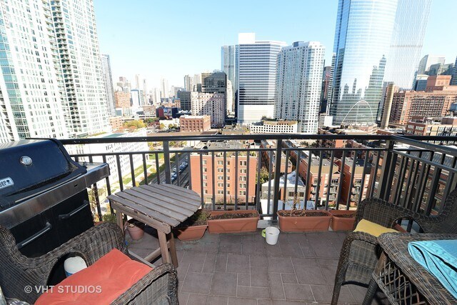 330 N Jefferson St, Unit 602 in Chicago, IL - Foto de edificio