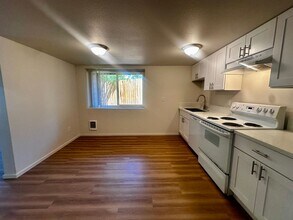 4523 SW Luradel St in Portland, OR - Building Photo - Building Photo
