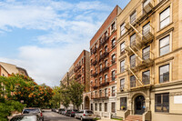 Retail Portion of Res Building in New York, NY - Building Photo - Primary Photo