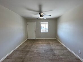 3005 E Price St in Laredo, TX - Building Photo - Building Photo