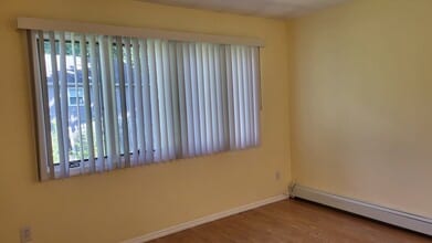 141 Sycamore Cir, Unit Awesome Rental in Stony Brook, NY - Building Photo - Building Photo
