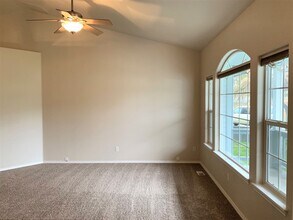 332 S Cobblestone Way in Eagle, ID - Building Photo - Building Photo