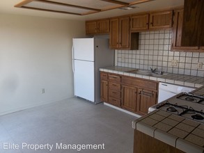 1004 W Graaf Ave in Ridgecrest, CA - Foto de edificio - Building Photo