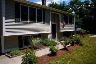 2337 Kingstown Rd in Kingston, RI - Building Photo