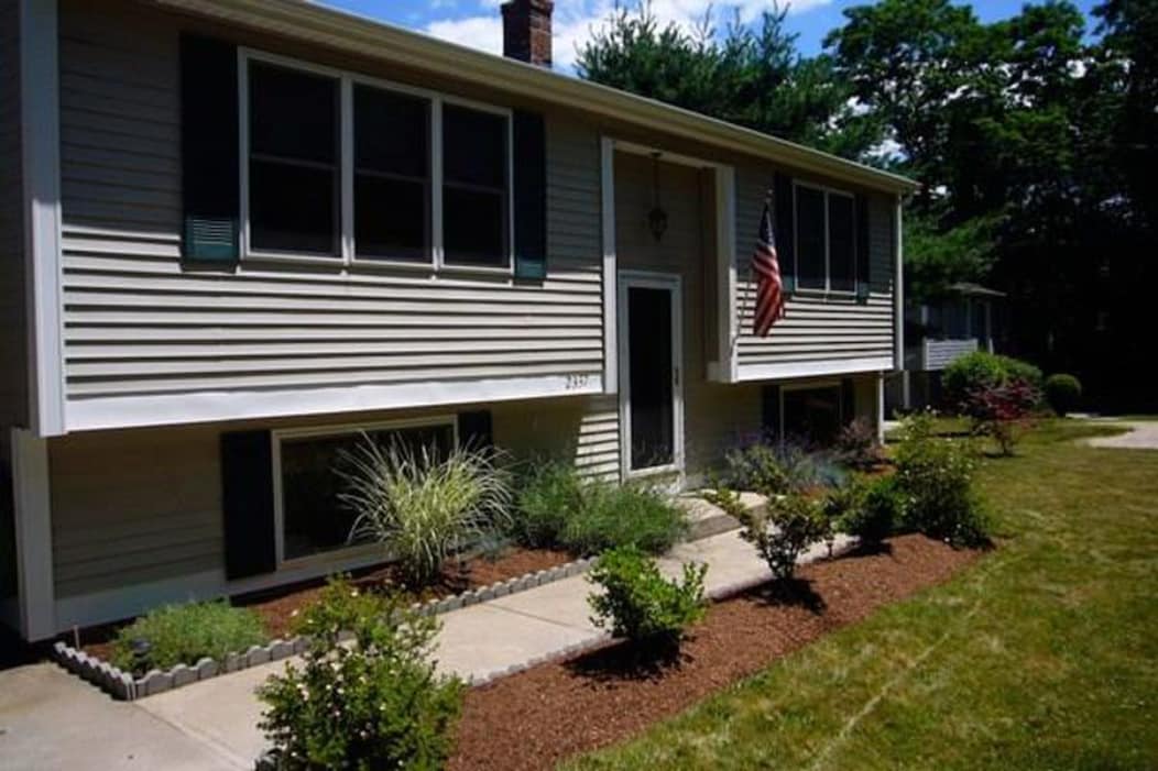 2337 Kingstown Rd in Kingston, RI - Foto de edificio