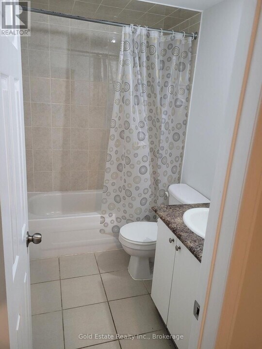 45 Manett Crescent in Brampton, ON - Building Photo