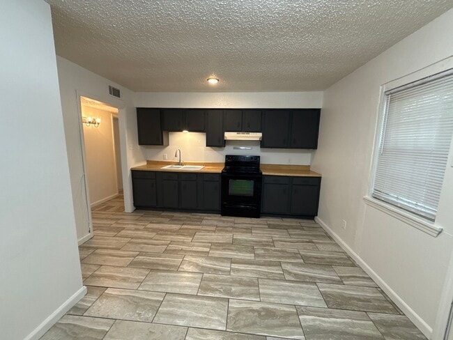 911 Harris Dr in Alma, AR - Building Photo - Building Photo