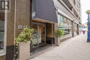 80 Cumberland St in Toronto, ON - Building Photo