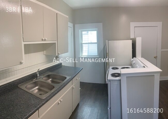 944 Davis Ave NW in Grand Rapids, MI - Building Photo - Building Photo