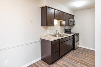 Piccadilly East in Oregon, OH - Foto de edificio - Building Photo