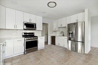 47 W Stone Ave in Lake Forest, IL - Building Photo - Building Photo