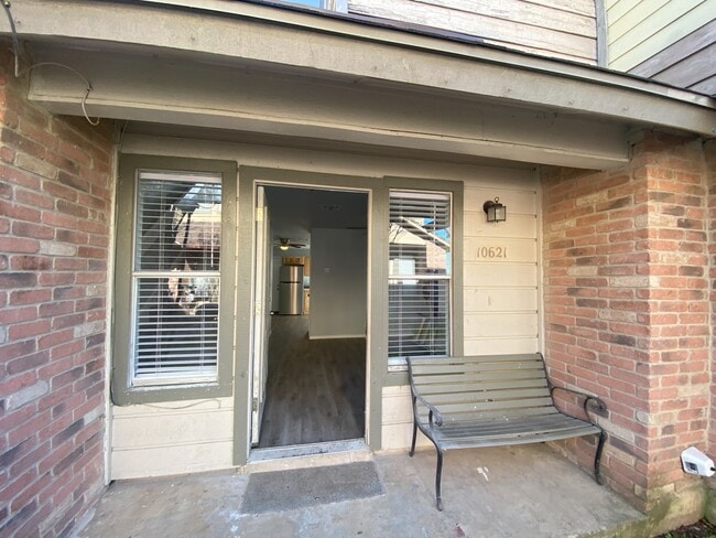 10621 Starcrest Dr in San Antonio, TX - Building Photo - Building Photo