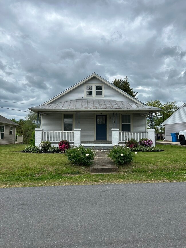 2317 Moir St NE in Roanoke, VA - Building Photo - Building Photo