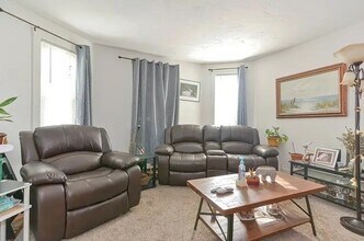 36 Hollace St in Waltham, MA - Building Photo - Building Photo