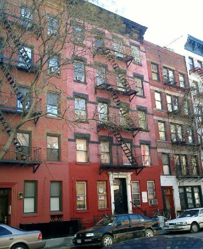 236 W 16th St in New York, NY - Foto de edificio - Building Photo