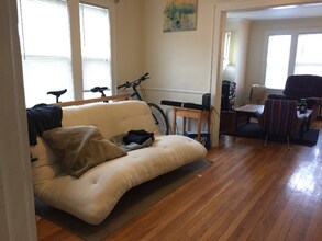 208 Freeman St, Unit 2 in Brookline, MA - Foto de edificio - Building Photo