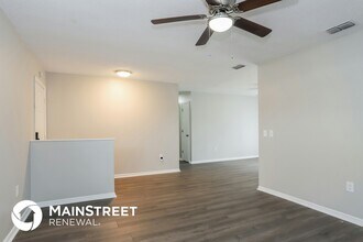 302 N Miller Rd in Valrico, FL - Building Photo - Building Photo