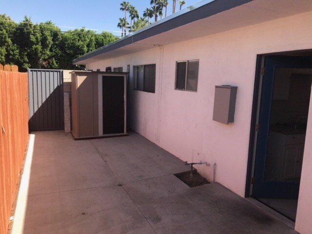 238 S Saturmino Dr in Palm Springs, CA - Foto de edificio - Building Photo