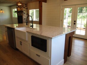 2810 Long Lake Rd SE in Port Orchard, WA - Building Photo - Building Photo