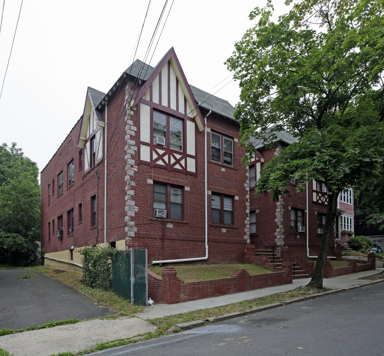 375 Sharon Ave in Staten Island, NY - Building Photo