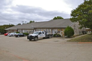 Park Springs Lofts in Arlington, TX - Building Photo