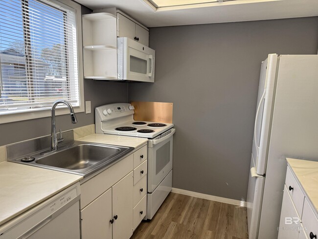 1099 Sea Cliff Dr S in Daphne, AL - Building Photo - Building Photo