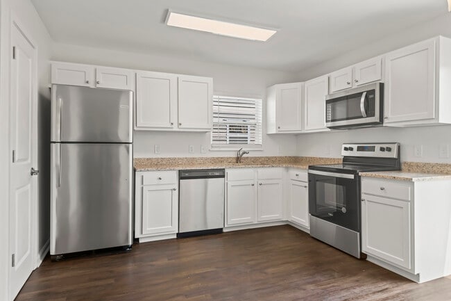 136 Poe Ave in Lithopolis, OH - Building Photo - Building Photo