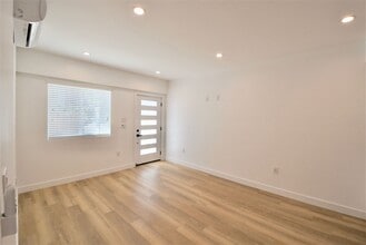 10855 Morrison St in Los Angeles, CA - Building Photo - Building Photo