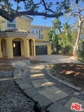 8302 S Sepulveda Blvd in Los Angeles, CA - Foto de edificio - Building Photo