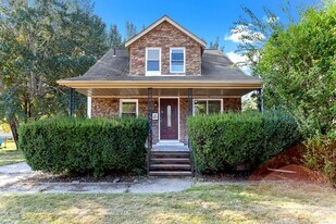 28649 John Hauk St in Garden City, MI - Building Photo