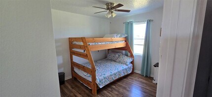 16506 Blackbeard Rd, Unit E in Jamaica Beach, TX - Building Photo - Building Photo