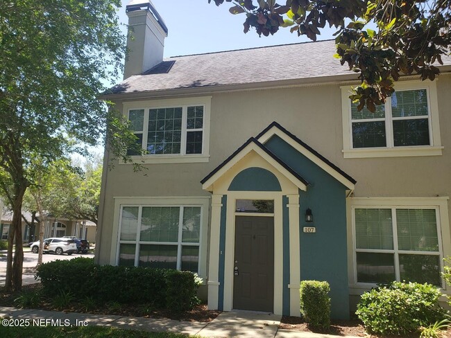 property at 13700 Richmond Park Dr N
