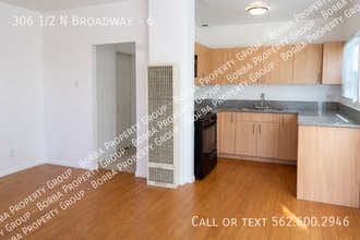 306 1/2 N Broadway in Santa Ana, CA - Building Photo - Building Photo