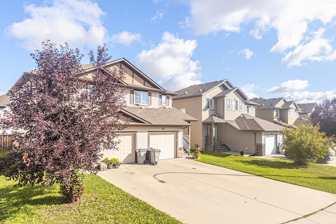 69 S Creek Wynd in Stony Plain, AB - Building Photo