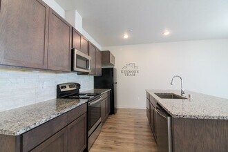 525 S Quillan Ct in Kennewick, WA - Building Photo - Building Photo