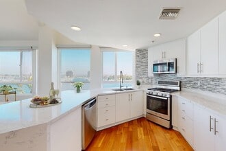 Esprit Marina del Rey in Marina Del Rey, CA - Foto de edificio - Building Photo