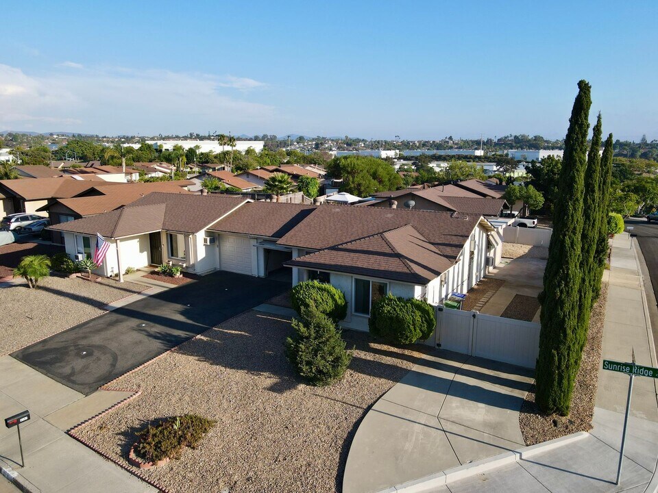 4591 Sunrise Ridge in Oceanside, CA - Foto de edificio