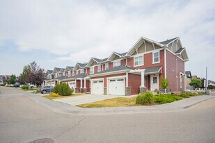 881 Sage Valley Blvd NW in Calgary, AB - Building Photo
