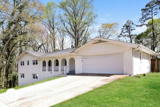 968 Oak Springs Ct in Stone Mountain, GA - Building Photo - Building Photo