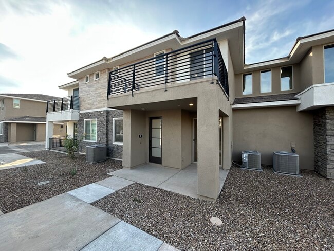 2121 W Sonoran Desert Dr in Phoenix, AZ - Foto de edificio - Building Photo